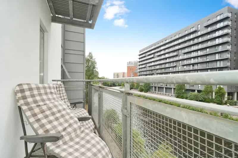 2 Bedroom Flat for Sale Manchester M3 - River Irwell Views