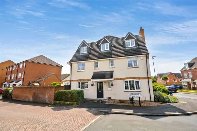Spacious 4-Bedroom Family Home in New Forest Village