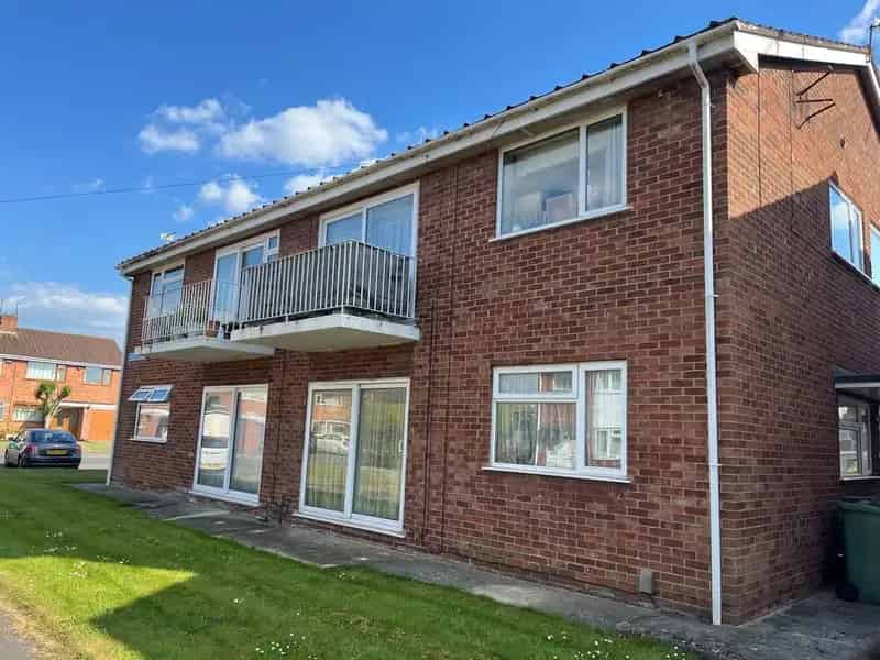 2 bedroom maisonette for sale
