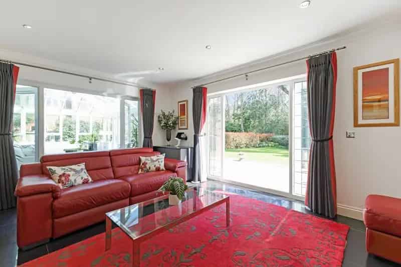 6 Bedroom Detached House for Sale