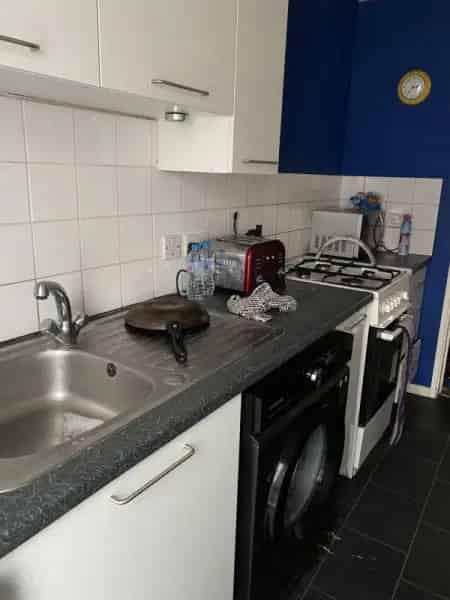 3 Bedroom Mid Terraced House with Garden and Parking