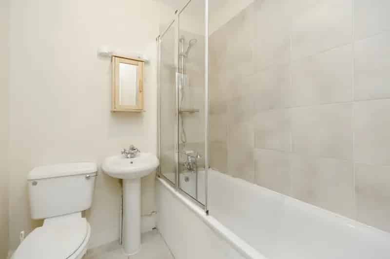 2 Bedroom Flat for Sale in Clapham