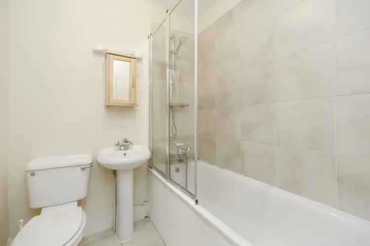 2 Bedroom Flat for Sale in Clapham