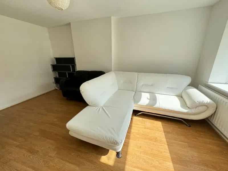 2 Bedroom Houses and Bungalows for Sale