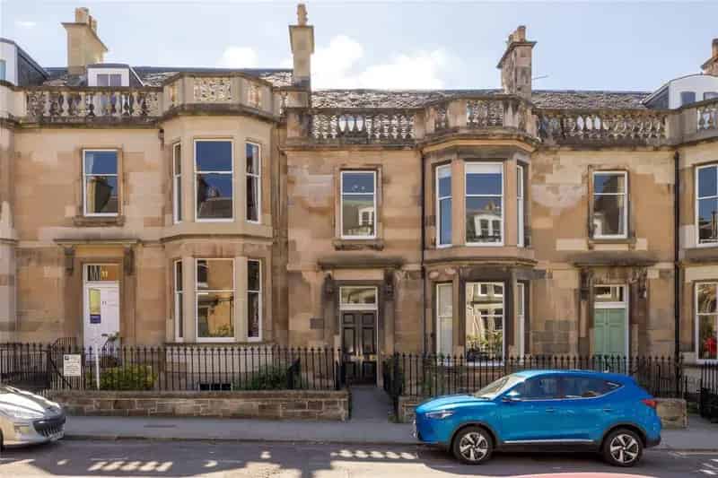 4 Bedroom Victorian Apartment for Sale in Edinburgh West End