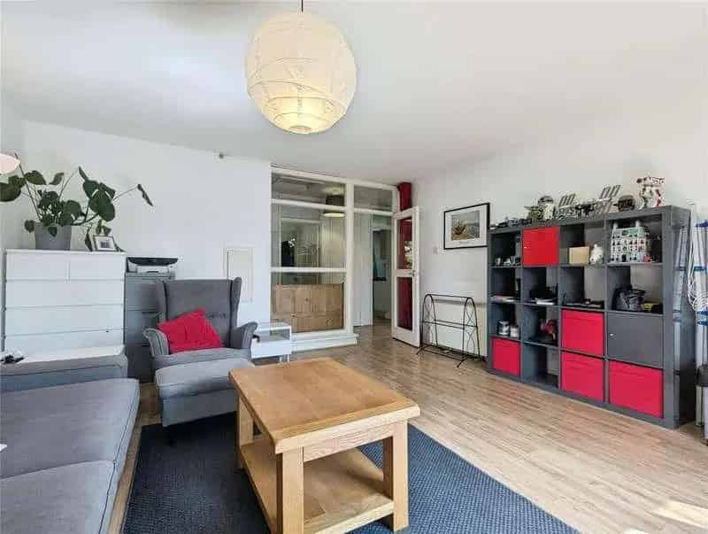 2 Bed Maisonette for Sale Waverley Court