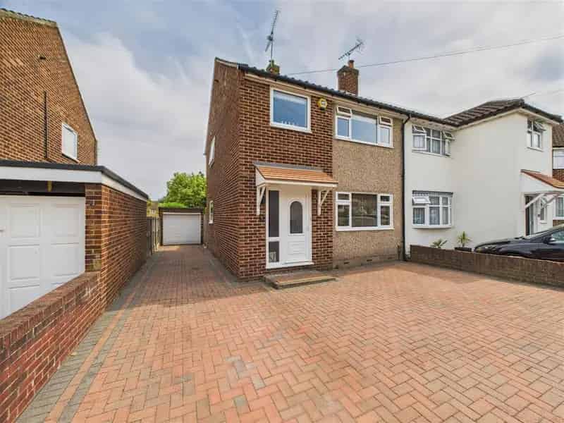 3 Bedroom Semi Detached House For Sale Mid Essex