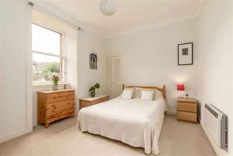 1 Bed Flat Second Floor 1 Reception Room