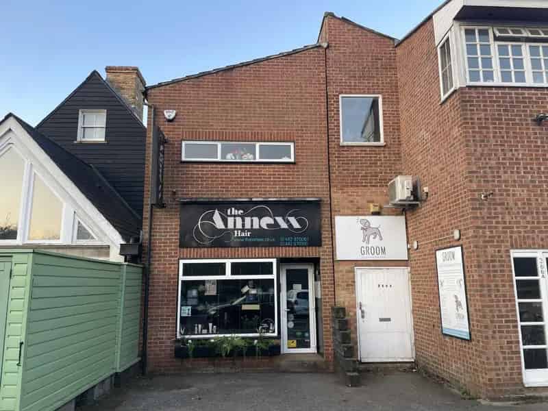 Commercial Space To Let Berkhamsted Hair Salon Suitable For Various Uses