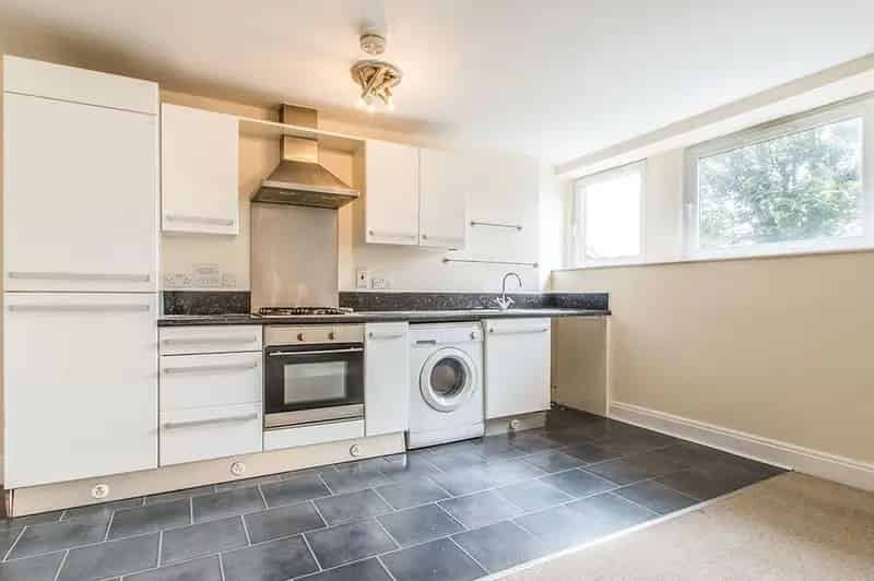 2 Bedroom Flat for Sale Morley West Yorkshire