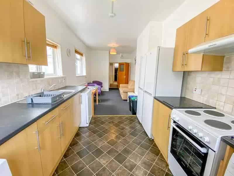 6 Bedroom House For Sale