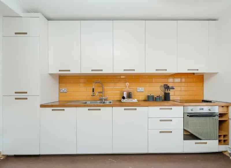 3-Bedroom Flat Top Floor Near Kilburn Station