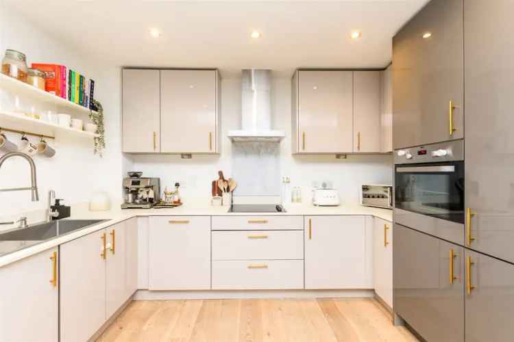 2 Bedroom Flat for Sale Stunning Balcony Views