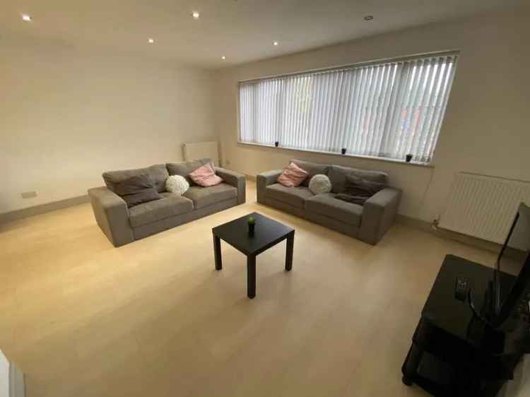 4 Bedroom Flat to Rent