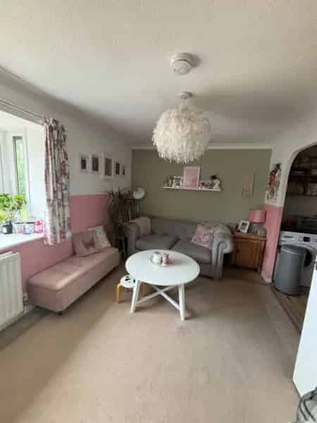 Two Double Bedroom First Floor Flat with Parking