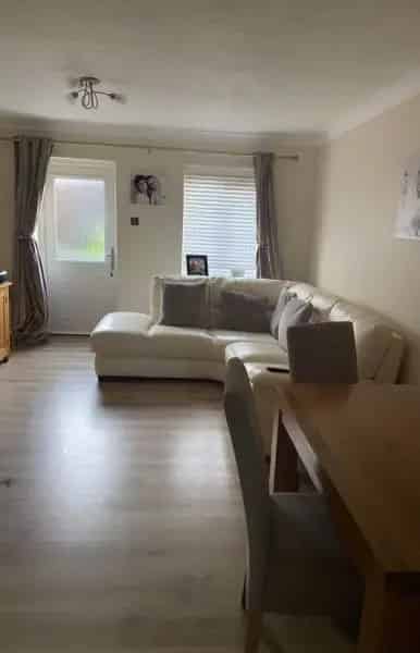 2 Bedroom House with Driveway