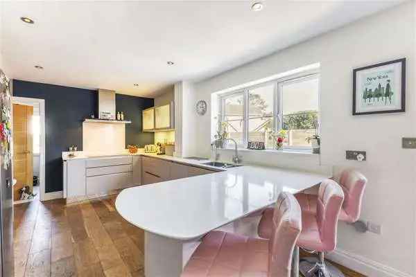 Family Home near Higginson Park Marlow