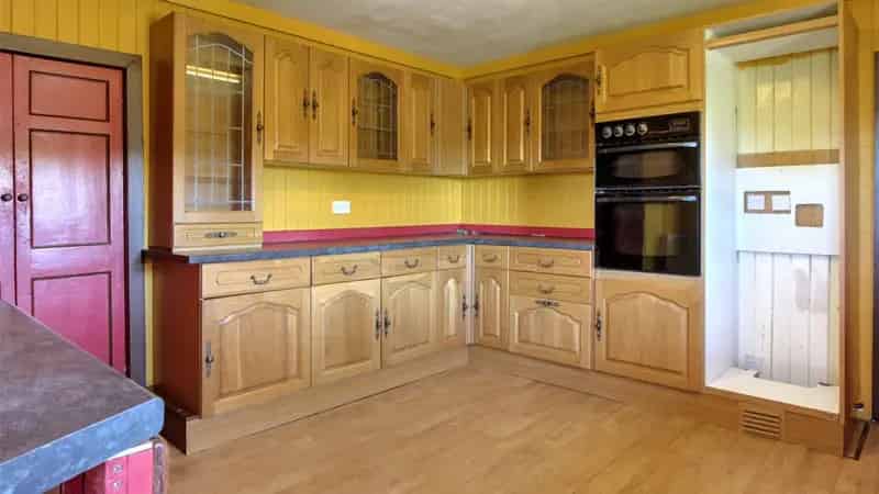 Longhillock Farmhouse: Charming Stone Farmhouse with Garden and Bothy