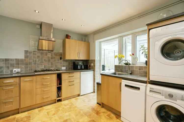 Spacious 2-Bed Chalet Bungalow with Workshop and Large Garden