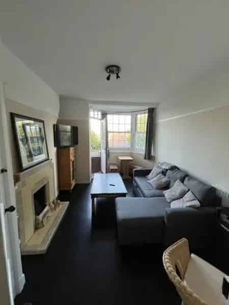 1 Bedroom Flat Hammersmith Art Deco Style Modern Central Quiet