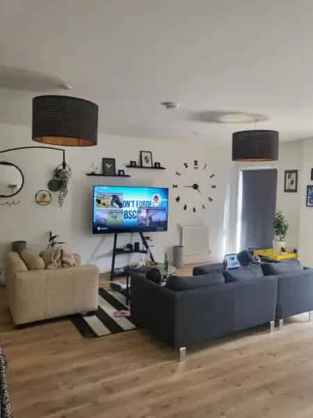 New Build 3 Bed Apartment with Balconies and Parking