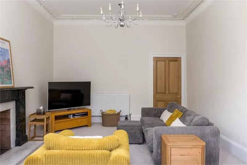 2 Bed Flat City Centre Gem - Stylish Refurbished Apartment