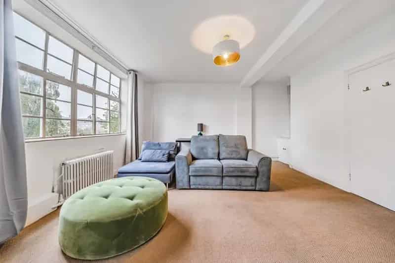 2 Bedroom Apartment near Holland Park