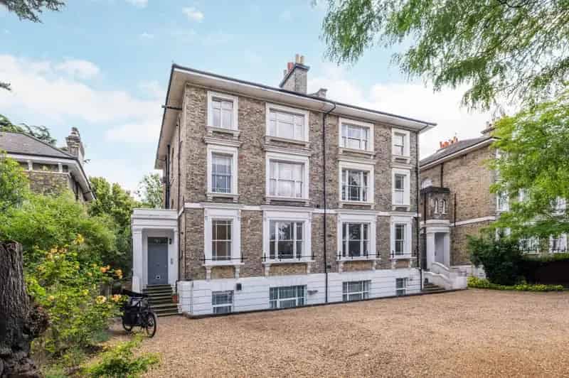 2 Bedroom Flat for Sale in Blackheath