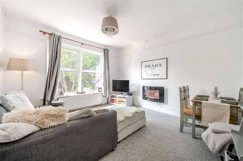 2 Bed Flat for Sale - Top Floor Period Building