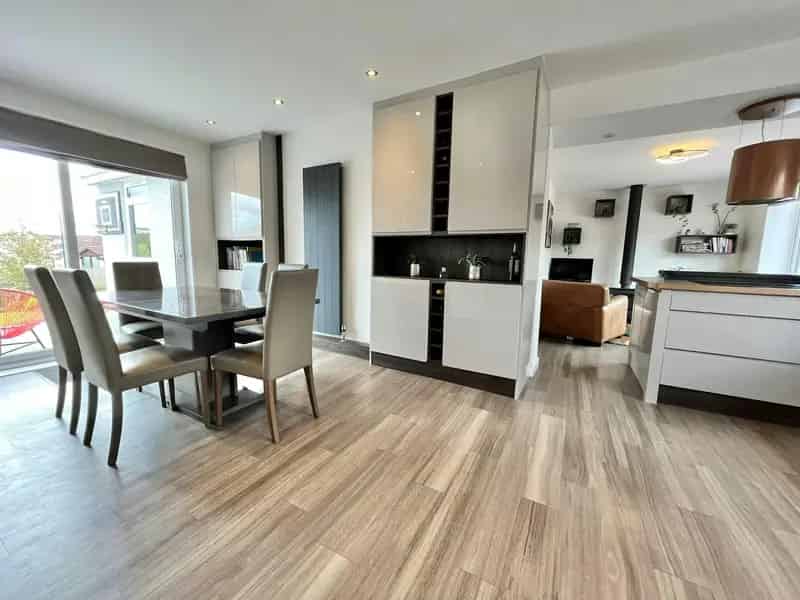 45 Bedroom Freehold House with Large Garden Ample Parking