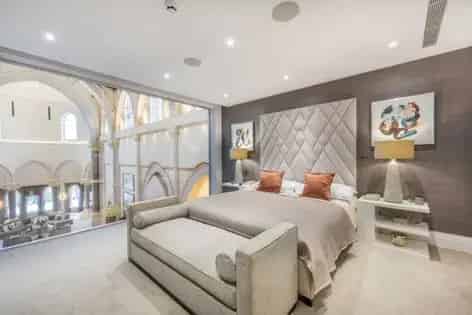 10000 sq ft 5-Bedroom House in Mill Hill with Cinema and Gym