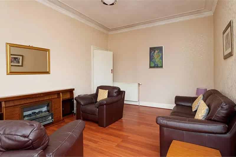 2 Bed Flat Glasgow Linthouse - Large Apartment Near Queen Elizabeth University Hospital