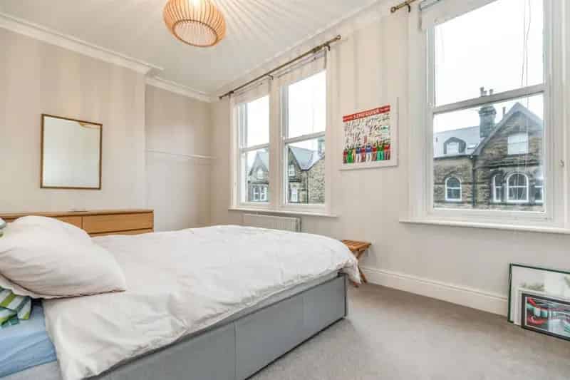 2 Bed Flat for Sale - No Onward Chain