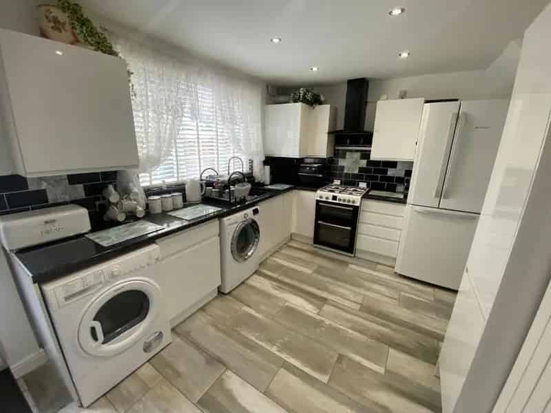 2 Bed End Town House Chadderton Oldham
