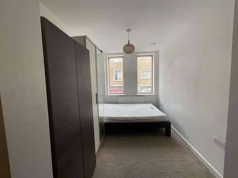 2 Bed Flat for Sale near Ilford Station