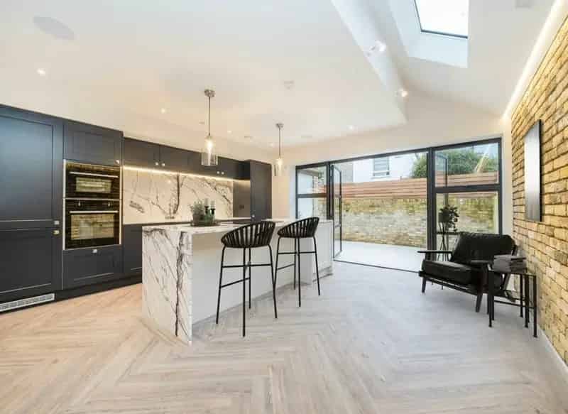 Victorian Home 1800 sq ft 4 Bed 4 Bath Smart Home Chain Free