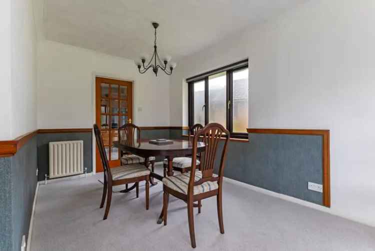 4 Bedroom Detached House for Sale in Bramshott