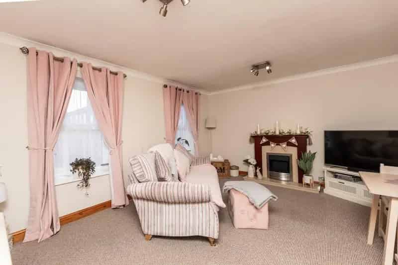 1 Bedroom Flat For Sale - Excellent Investment Opportunity