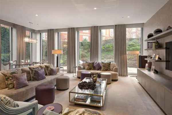 3 Bed Apartment near Kensington High Street with Private Garden and Amenities
