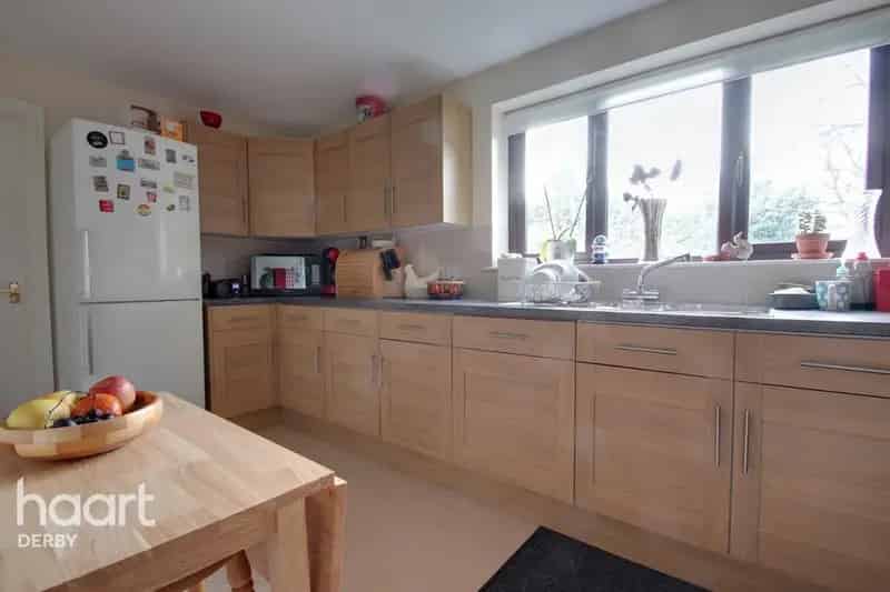 4 Bedroom Detached House To Rent