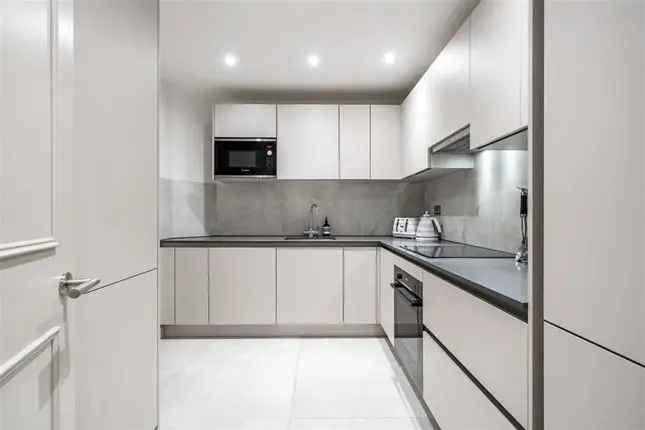 Flat to rent in George Street, London W1H