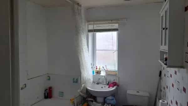 3 Bed Semi-Detached House with Garden, Parking and 2 Bathrooms