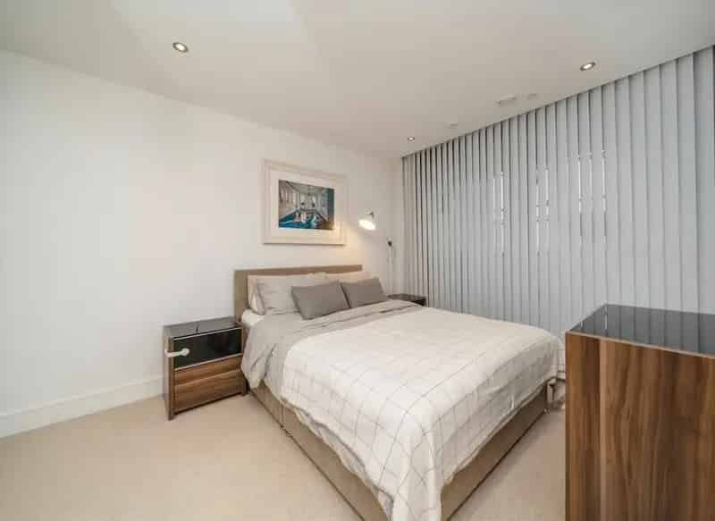 2 Bed 2 Bath Apartment Ealing Broadway Concierge Balcony