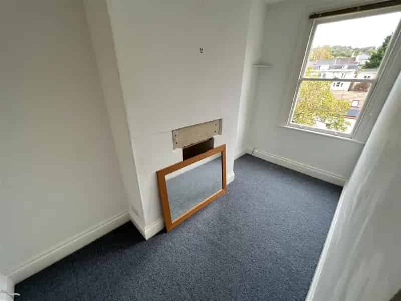 2 Bedroom Flat Available Now