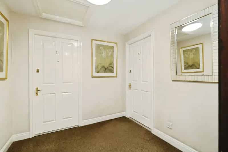 2-Bed Apartment Near Cheadle Village - Modern Auction