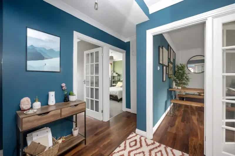 2 Bedroom Flat for Sale Seven Dials Worcester Court