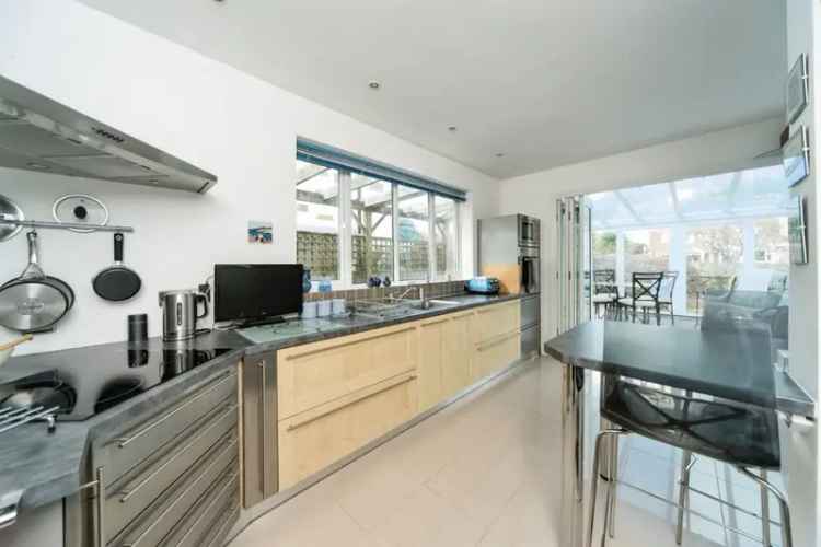 Four Bedroom Detached House with Ocean Views Bexhill