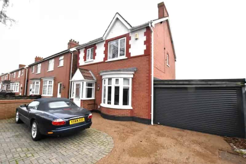 3 Bedroom House For Sale Large Garden Driveway Parking Solar Panels
