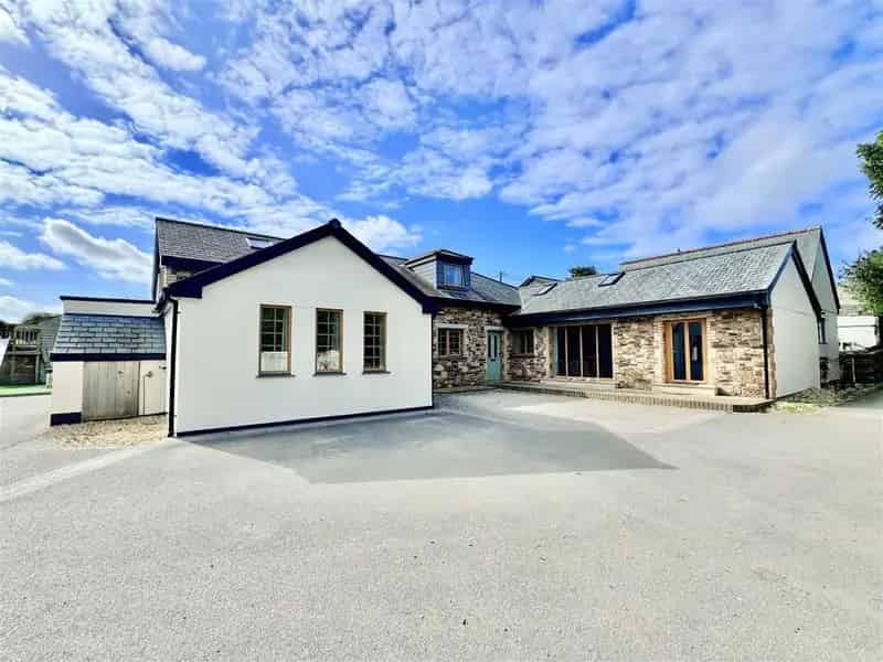 5 Bedroom House for Sale