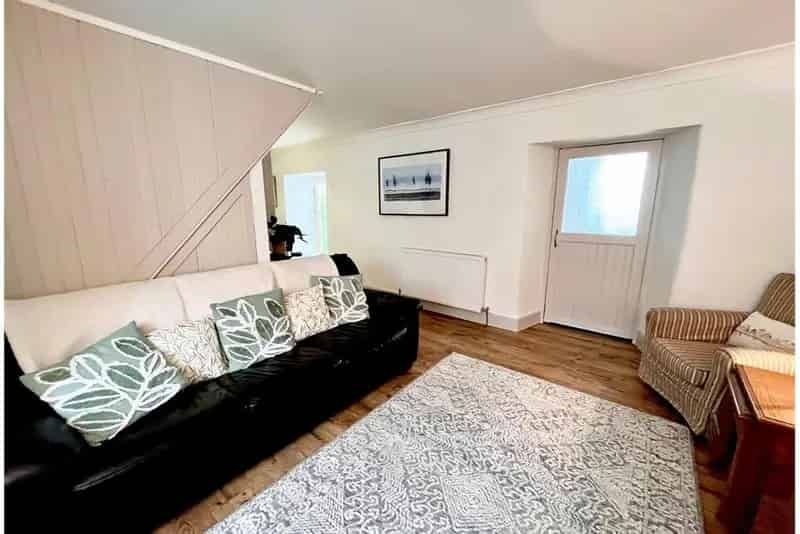 3 Bed Terraced House Kirknewton